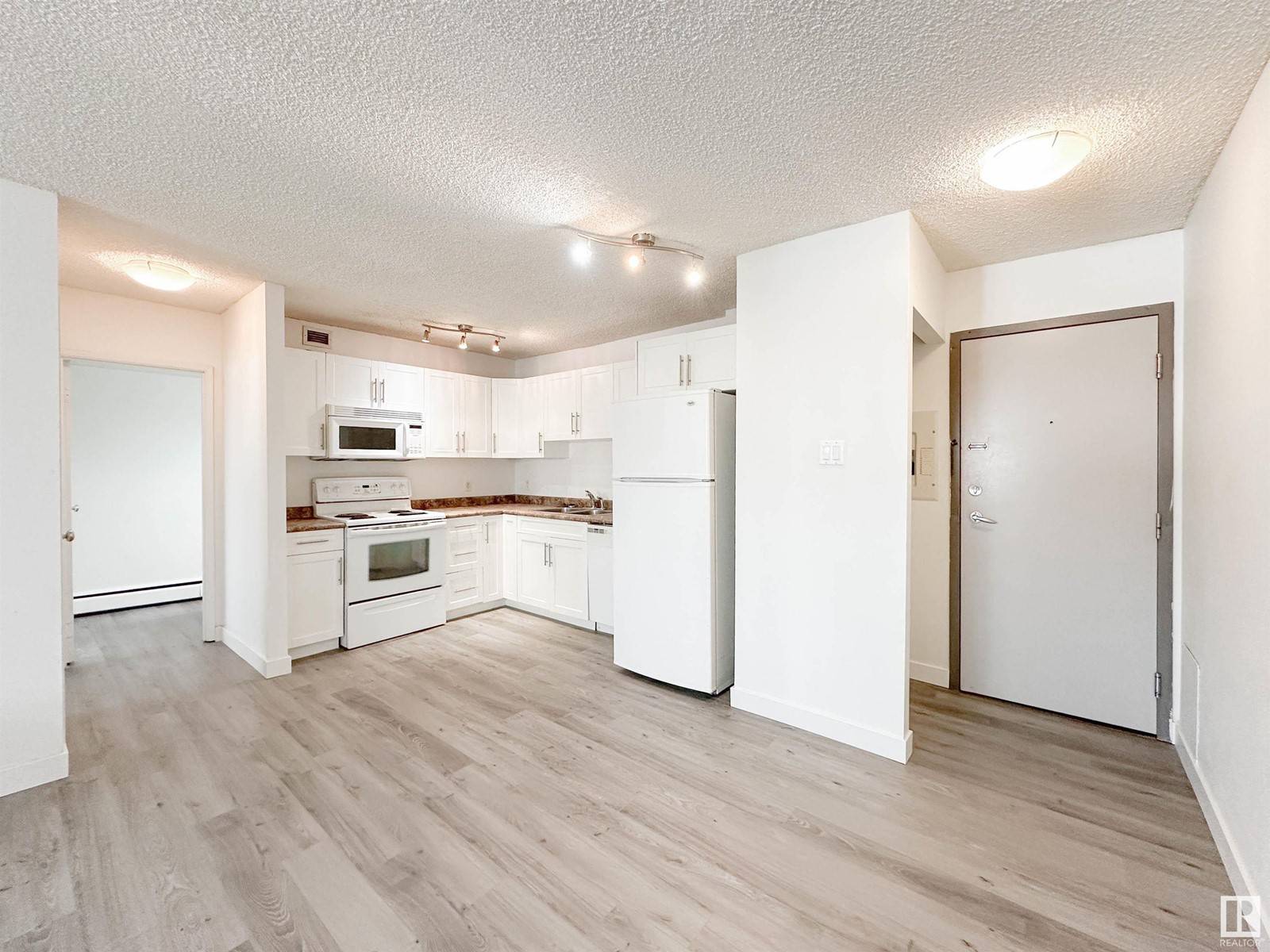 Edmonton, AB T5K1A4,#602 9710 105 ST NW