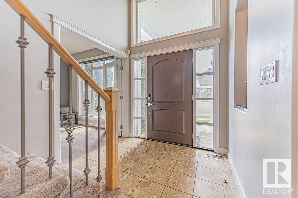 Edmonton, AB T6J7C9,11564 15 AV NW