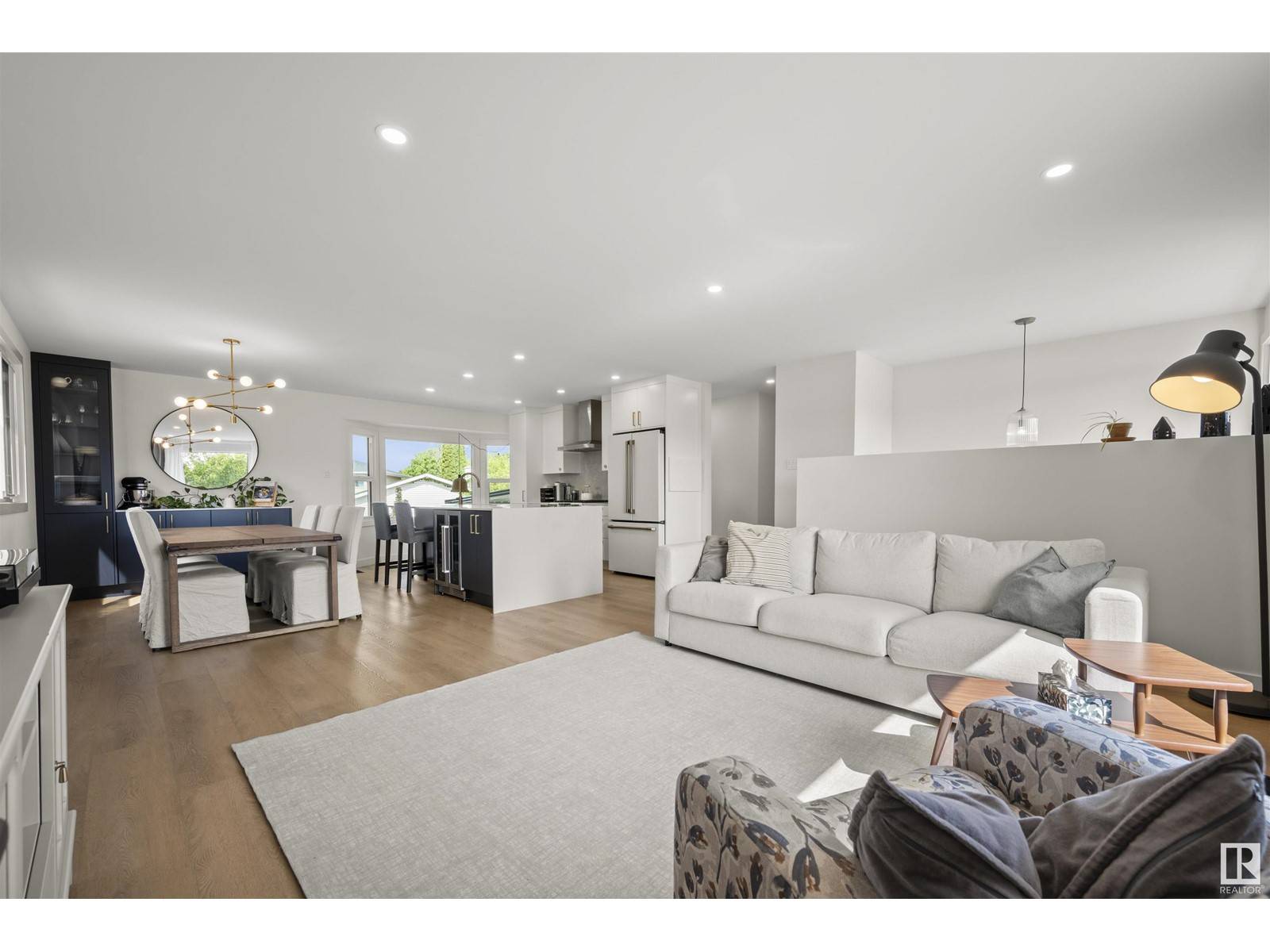 Edmonton, AB T6J2N2,3524 104A ST NW