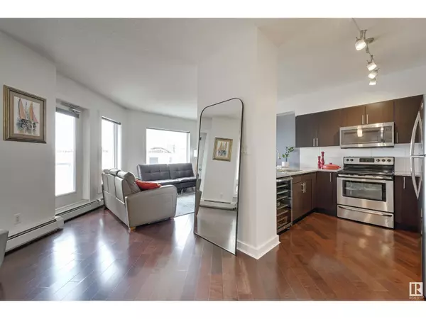 Edmonton, AB T5J1A7,#1106 10152 104 ST NW