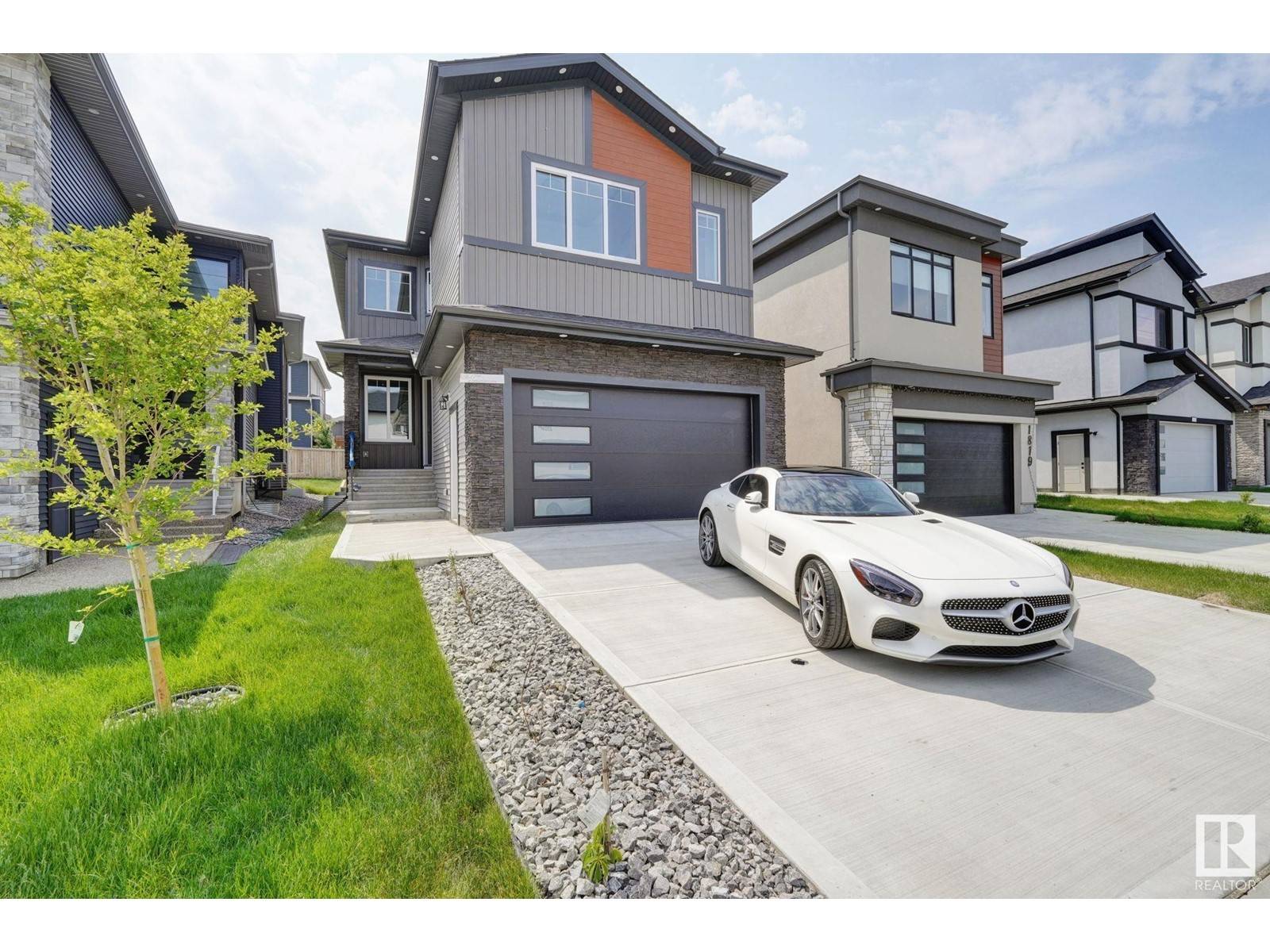 Edmonton, AB T6T2N2,1815 17 AV NW