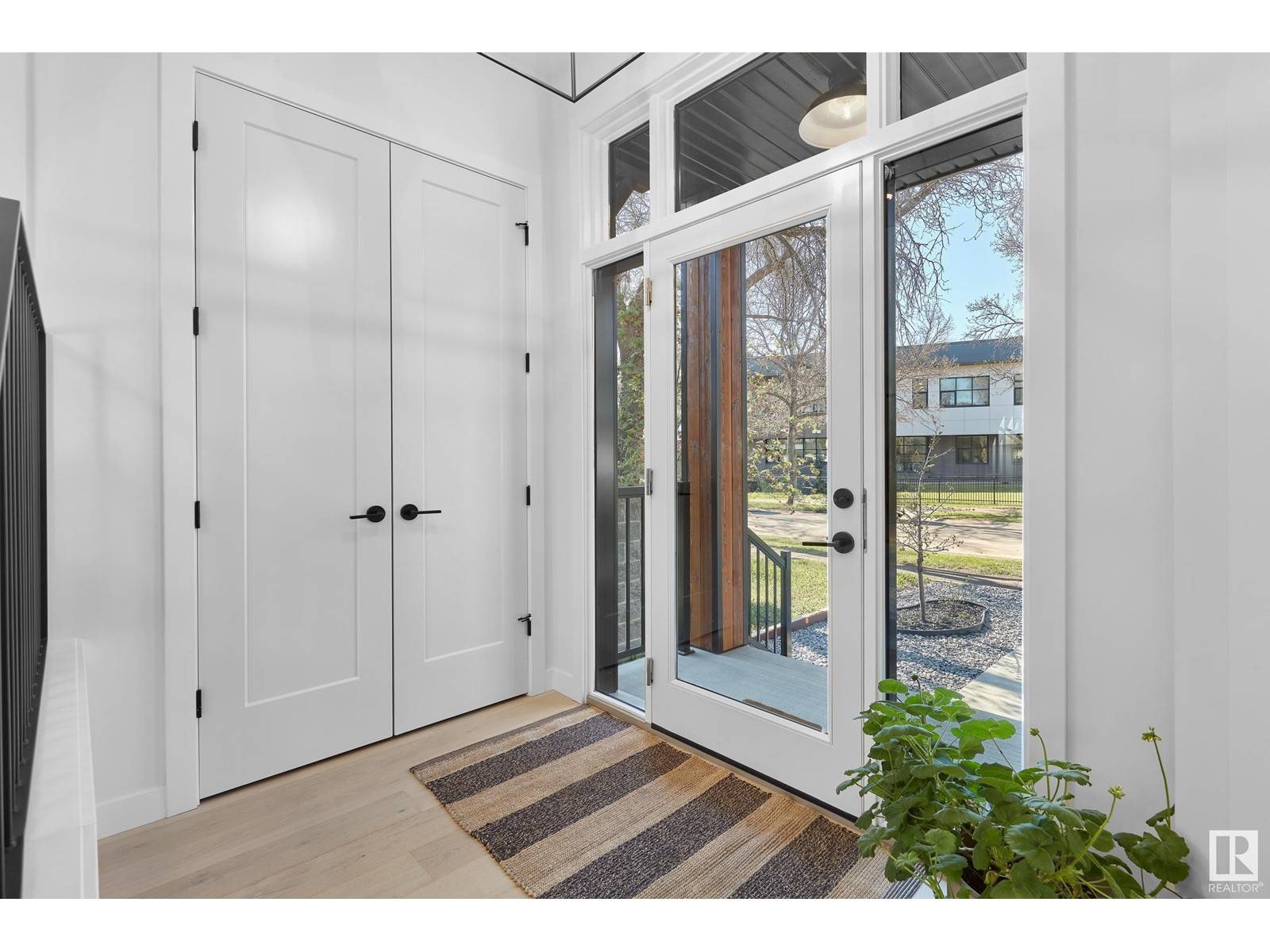 Edmonton, AB T6E1H8,9754 75 AV NW