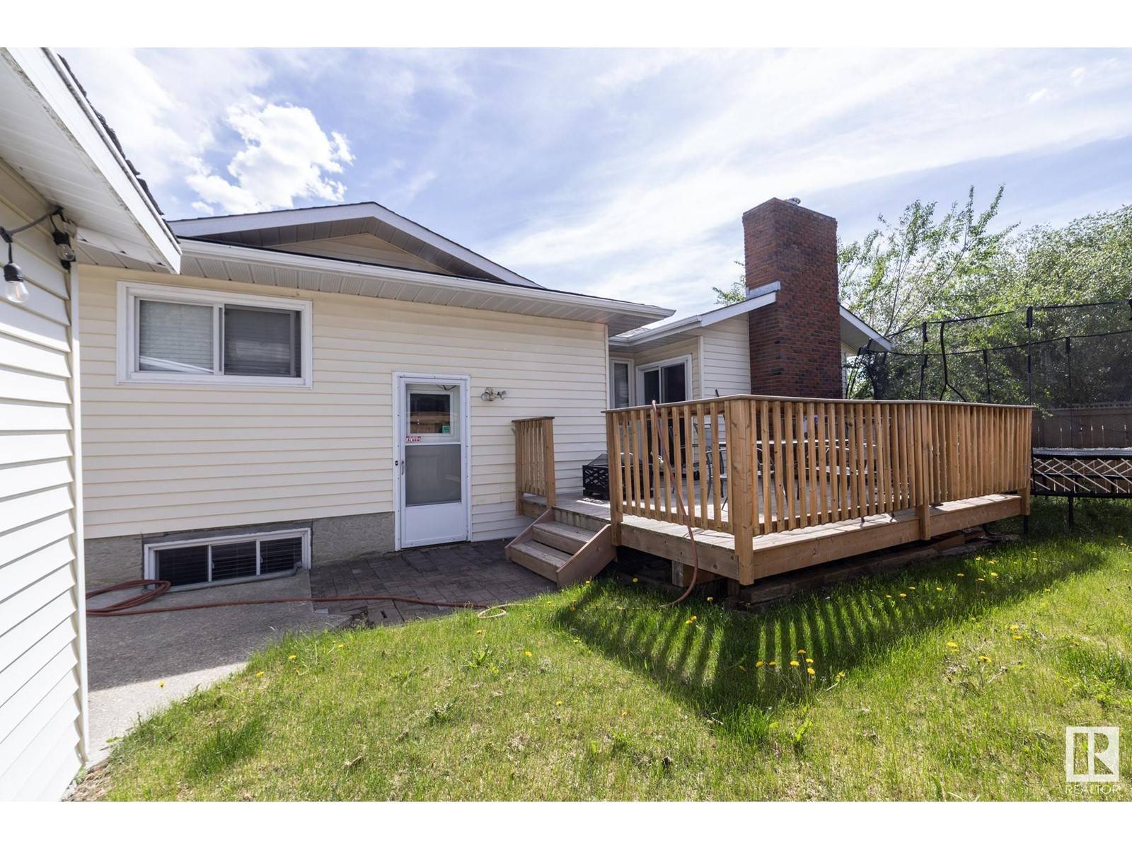 Edmonton, AB T6J3Y6,11138 30 AV NW