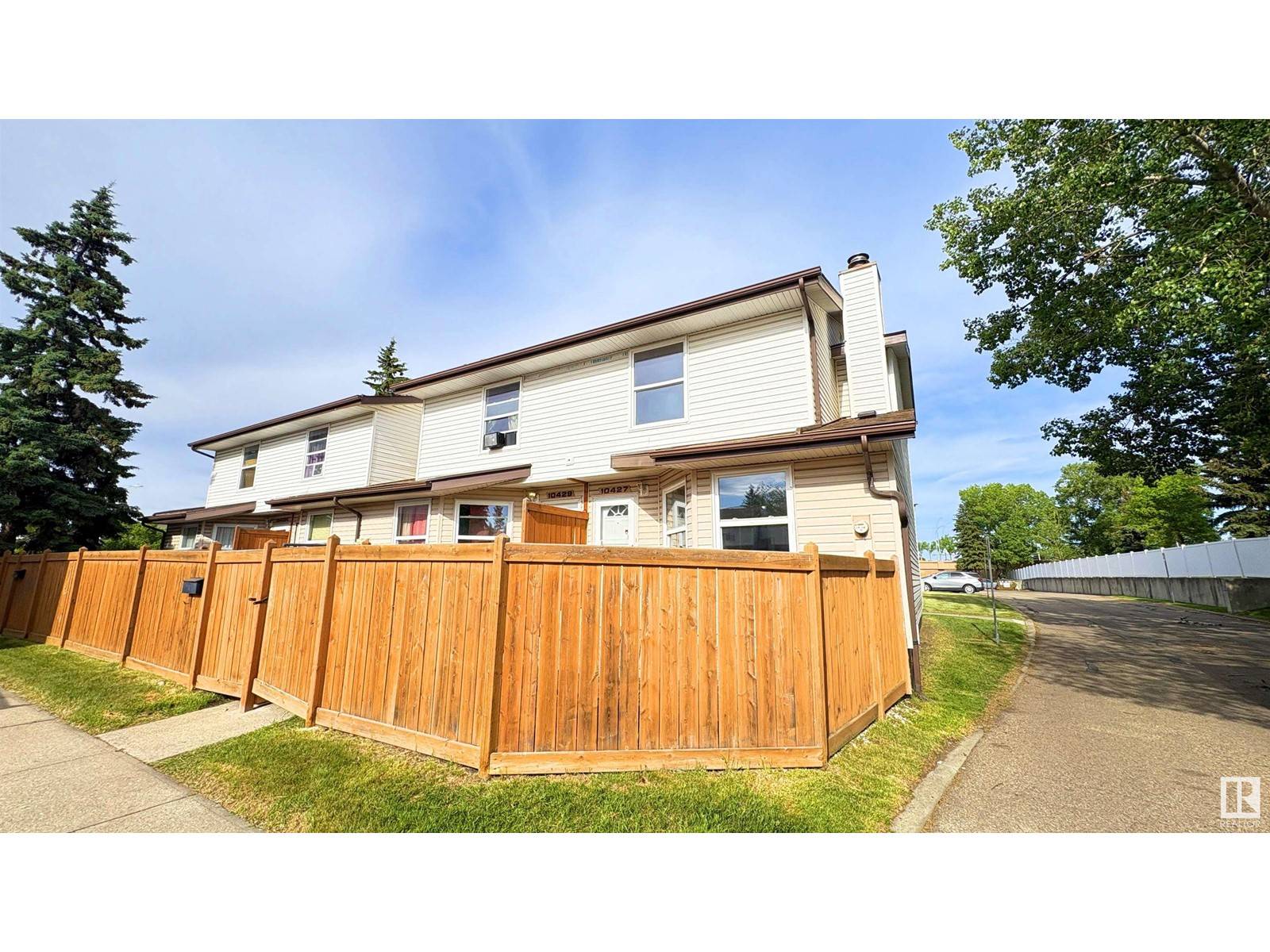10427 24 AV NW, Edmonton, AB T6J4S2