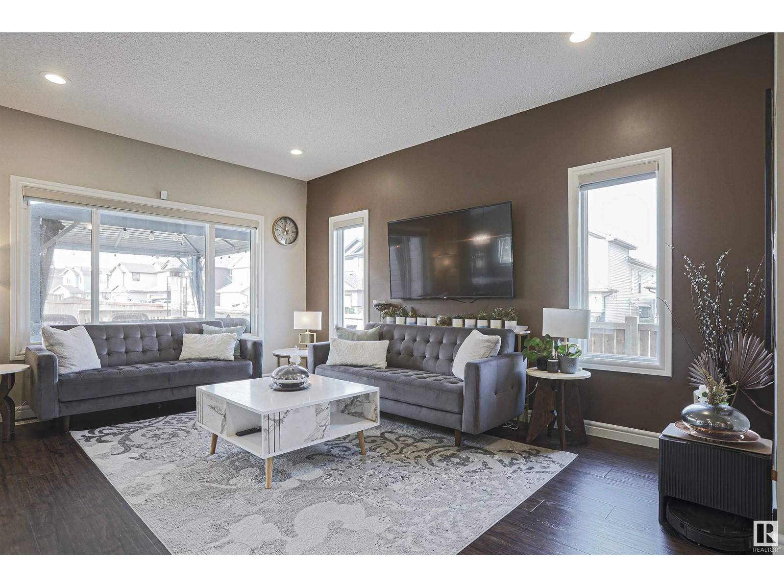 Edmonton, AB T6T2E5,1219 26 AV NW