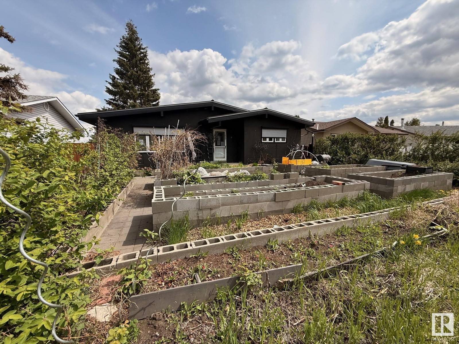 Edmonton, AB T5W1W6,10807 31 ST NW