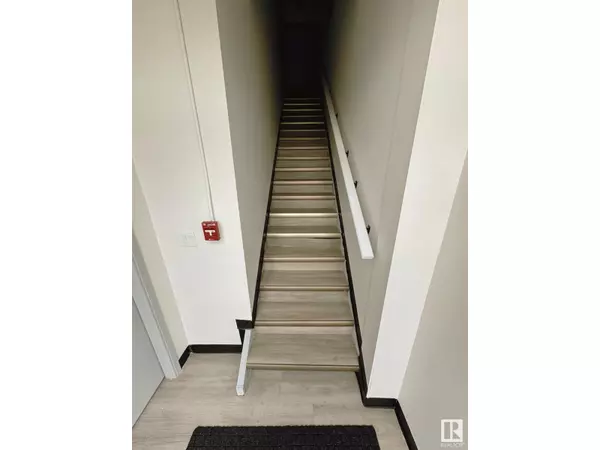 Edmonton, AB T6X0X2,1059 PARSONS RD SW