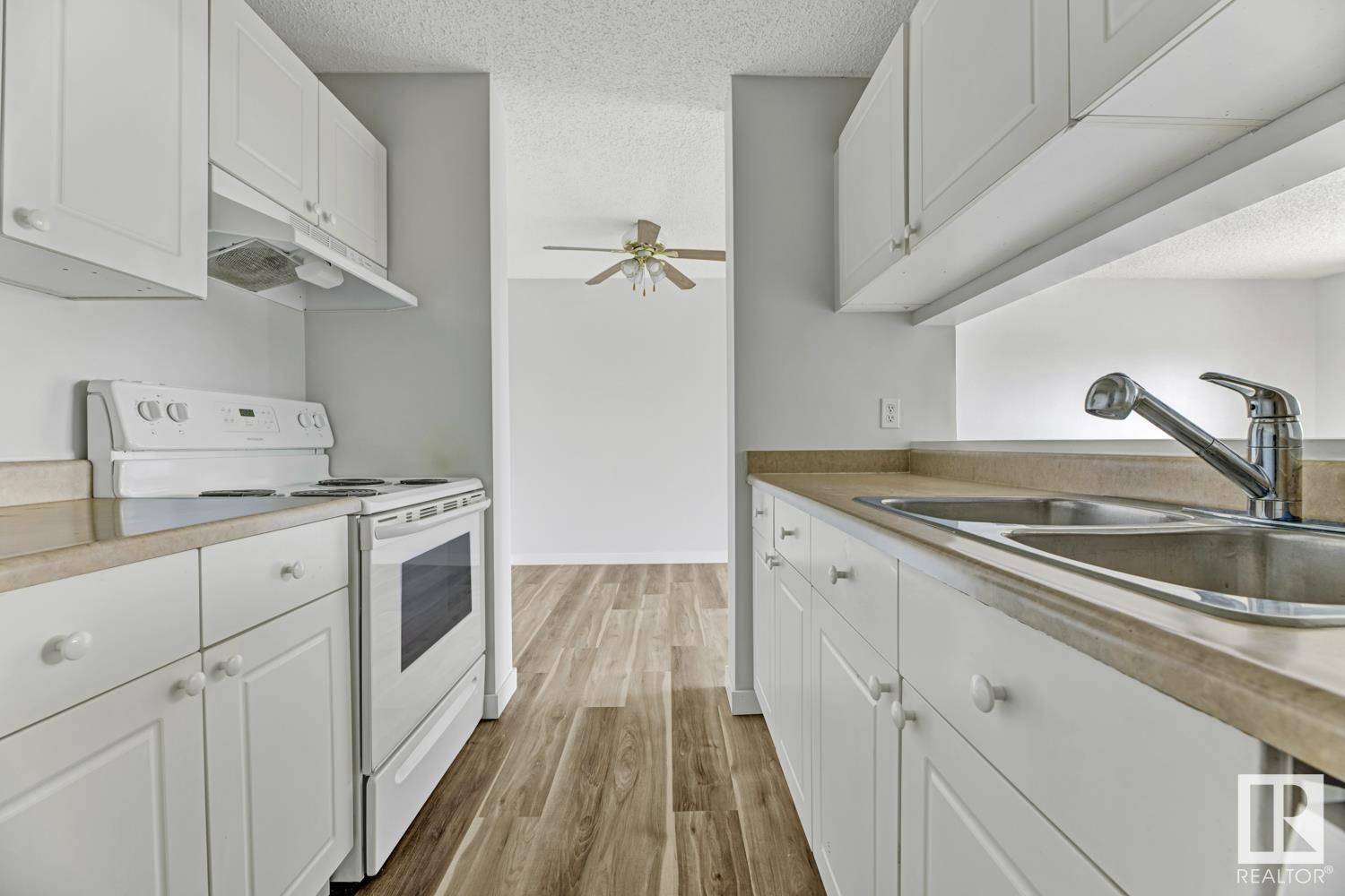 Edmonton, AB T6L7A8,#439 2520 50 ST NW