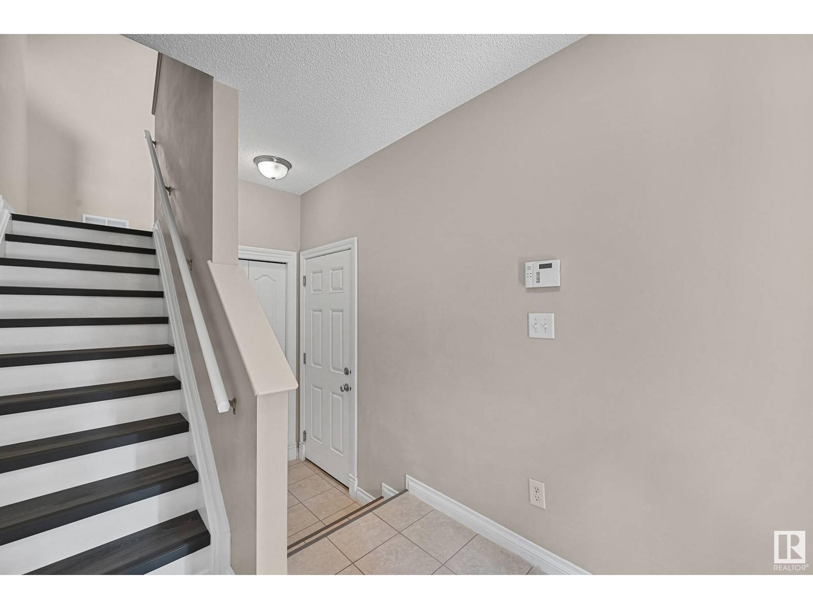 Edmonton, AB T6W1X4,#39 12050 17 AV SW