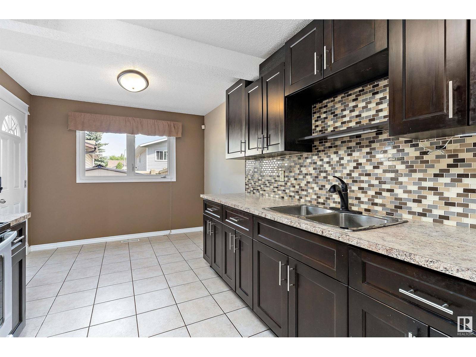 Edmonton, AB T5Y2E8,14795 25 ST NW