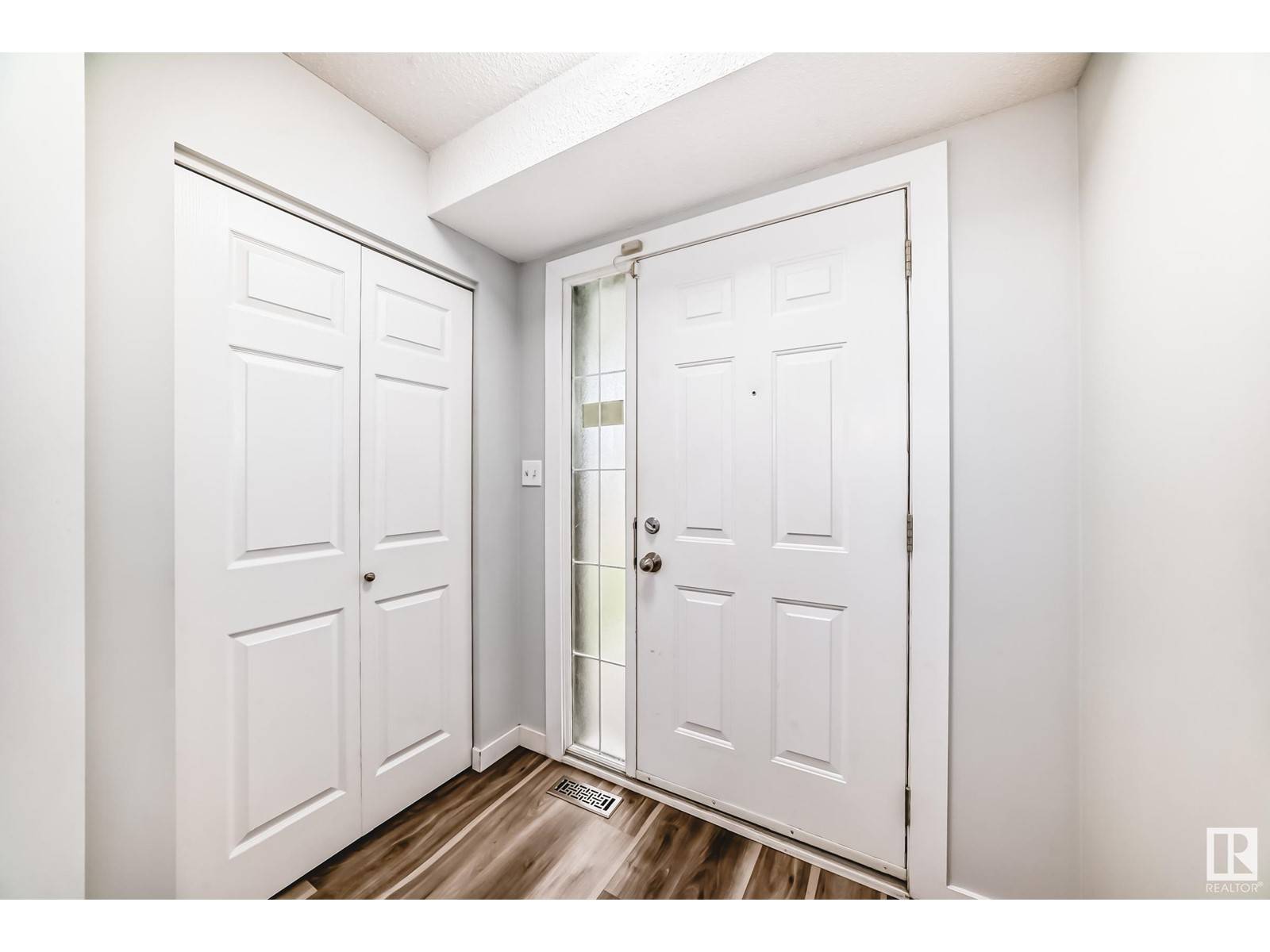 Edmonton, AB T6V1X7,13017 162 A AV NW