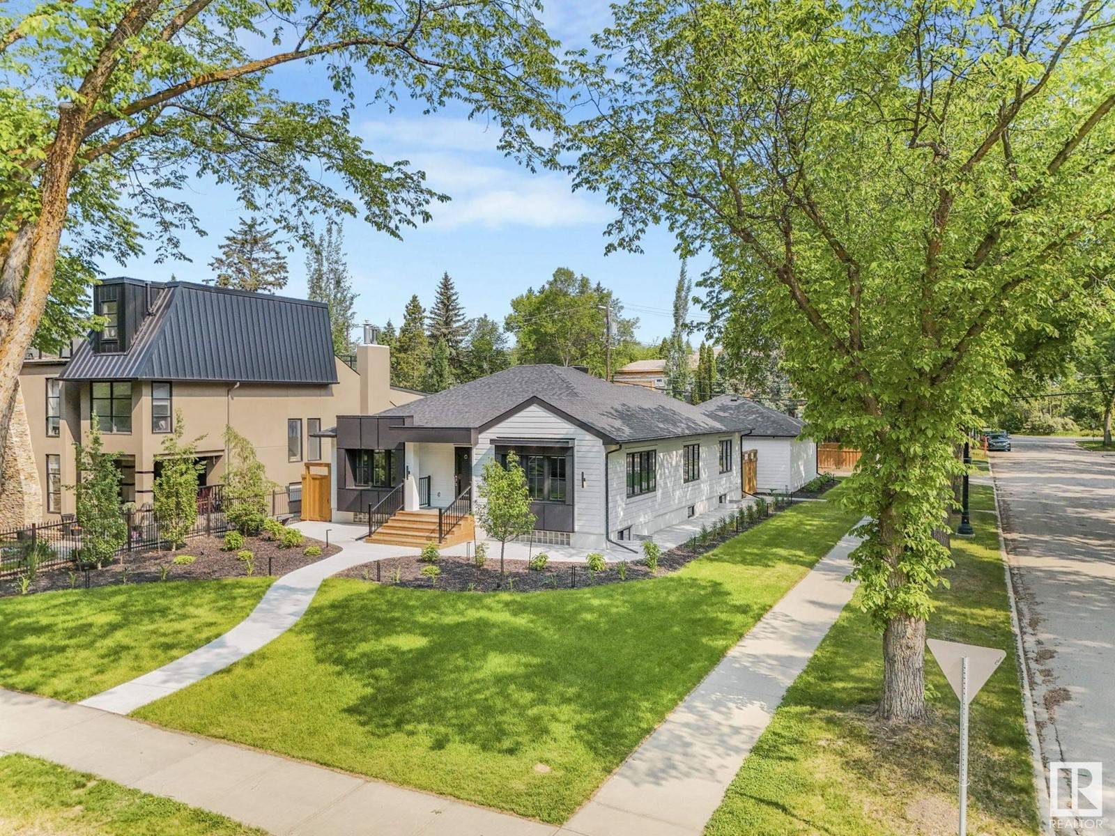 Edmonton, AB T5N0R7,13002 GLENORA CR NW