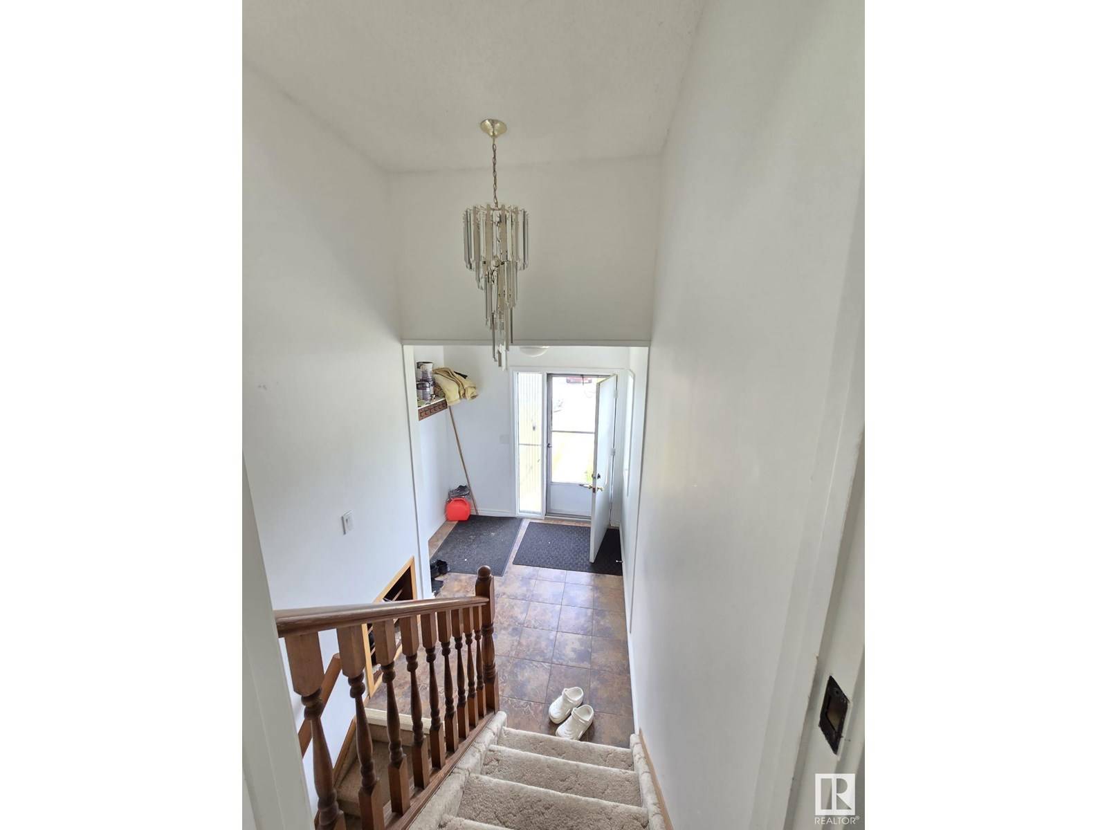Edmonton, AB T6K2X6,8716 29 AV NW