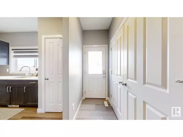 Edmonton, AB T6T2E7,252 41 AV NW