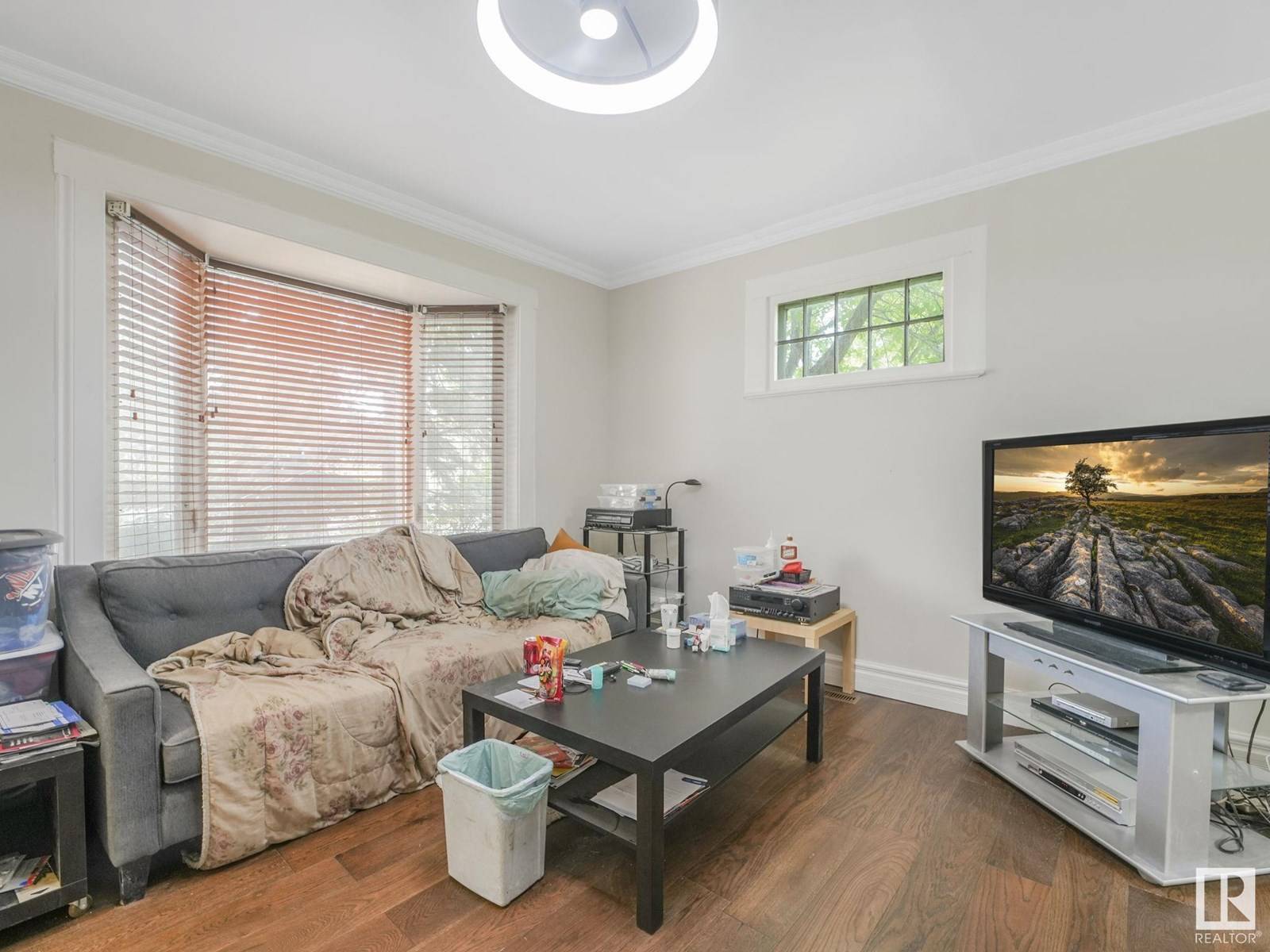 Edmonton, AB T5H1Y2,10713 93 ST NW NW