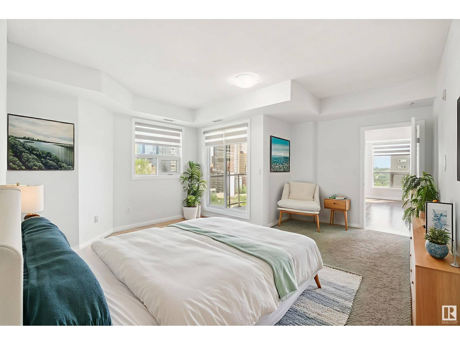 Edmonton, AB T5K0Y8,1102 9819 104 st NW
