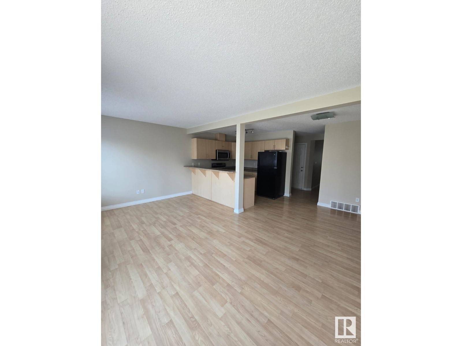 Edmonton, AB T5Y0B3,5922 164 AV NW NW