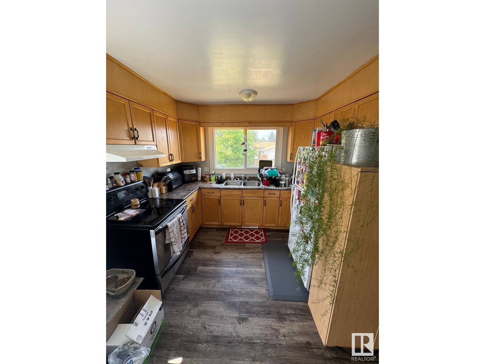 Edmonton, AB T6L1S8,1504 62 ST NW