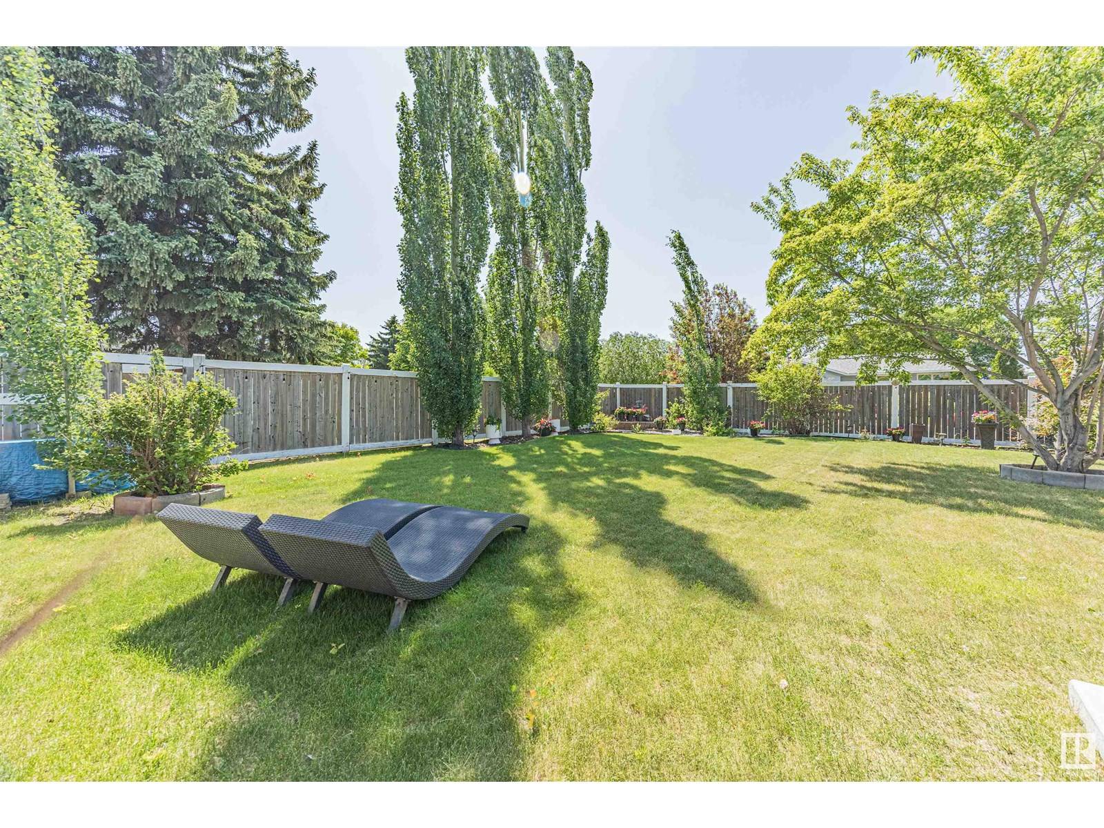 Edmonton, AB T6J1W9,3807 118 ST NW