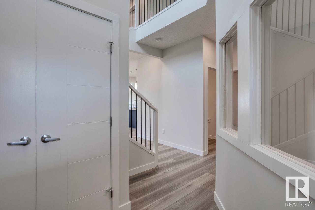 Edmonton, AB T6M3C3,2831 191 ST NW