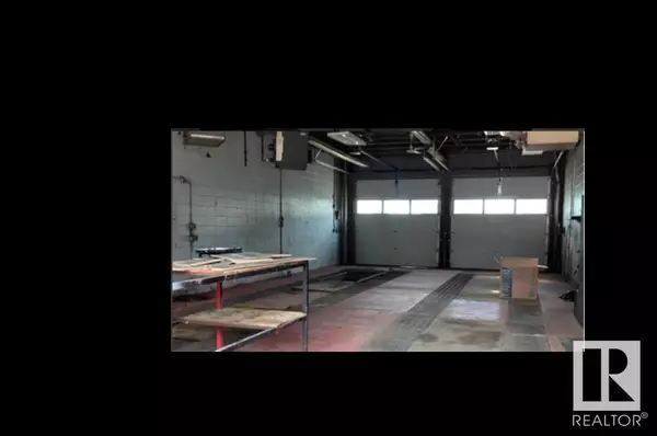 Edmonton, AB T6H2L7,6908 104 ST NW