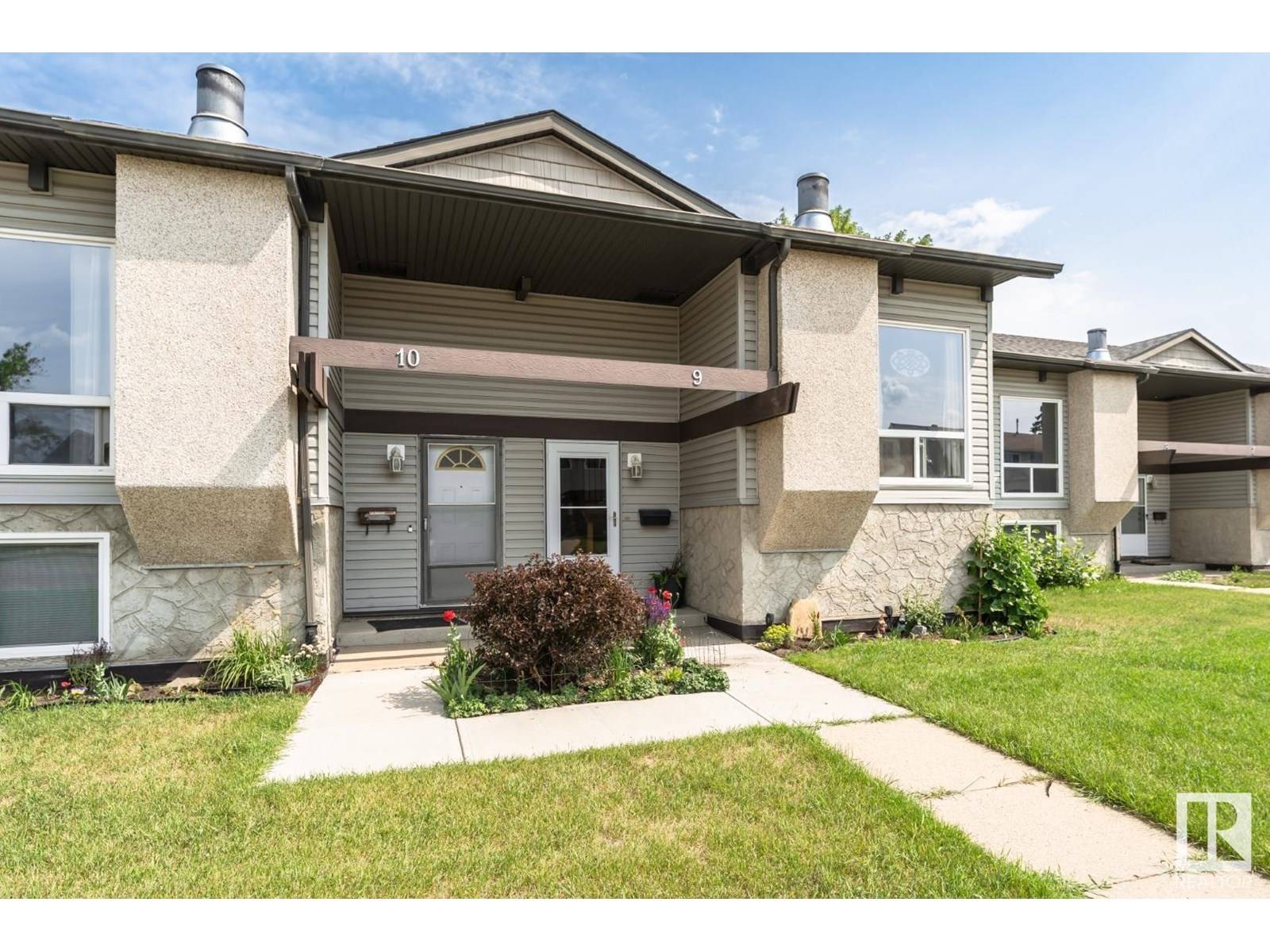 9 NORTHWOODS VG NW, Edmonton, AB T5X1T2