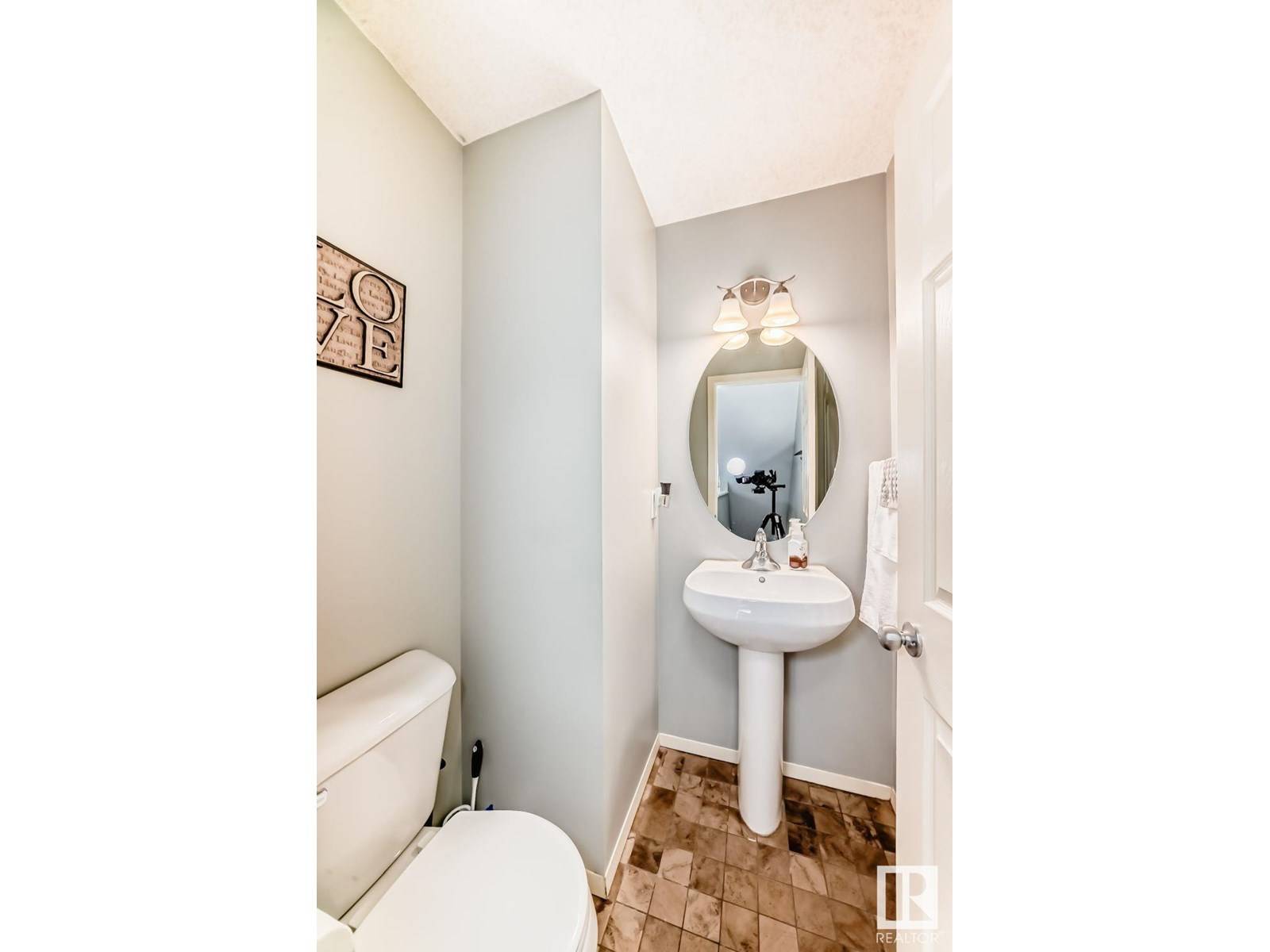 Edmonton, AB T6T0N3,#22 3751 12 ST NW