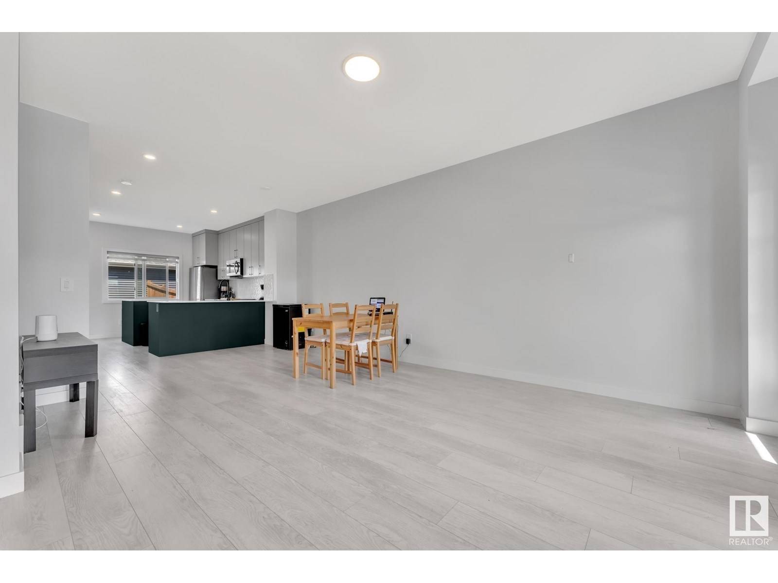 Edmonton, AB T6W4R1,16806 31 AV SW SW