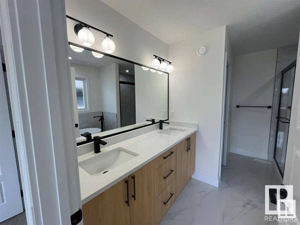 St. Albert, AB T8N8B7,43 ROSA CR