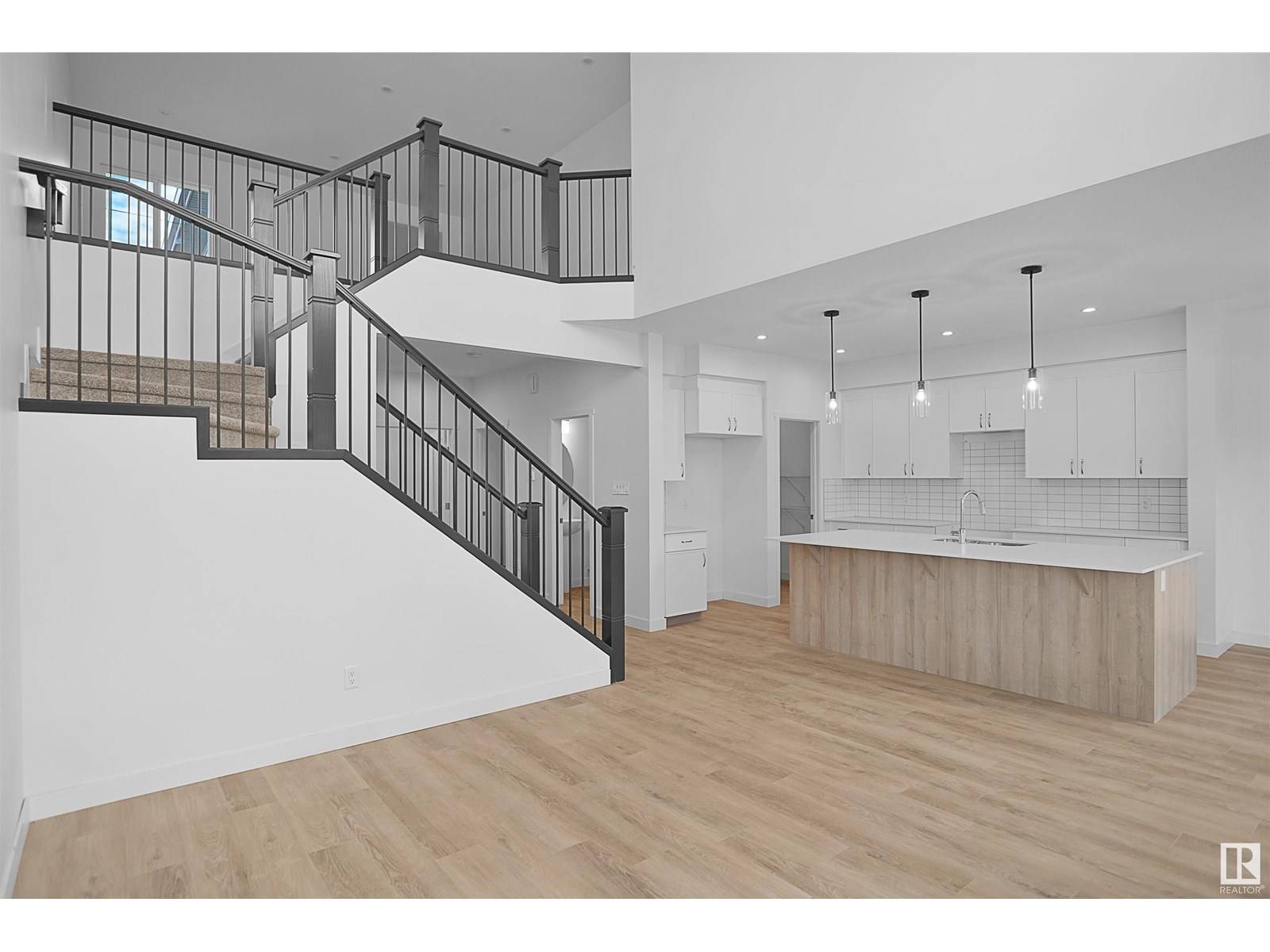 Edmonton, AB T5Y4J2,239 166 AV NE