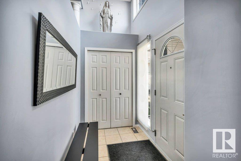 Edmonton, AB T5Y3H3,4529 154 AV NW