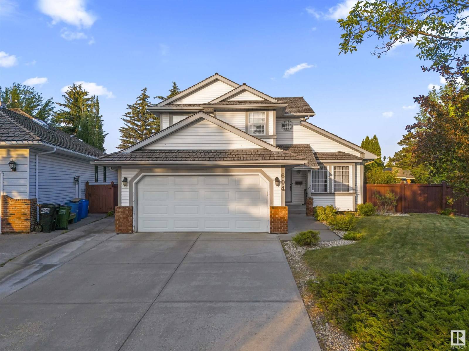 Edmonton, AB T6R1Z7,604 BURGESS CL NW