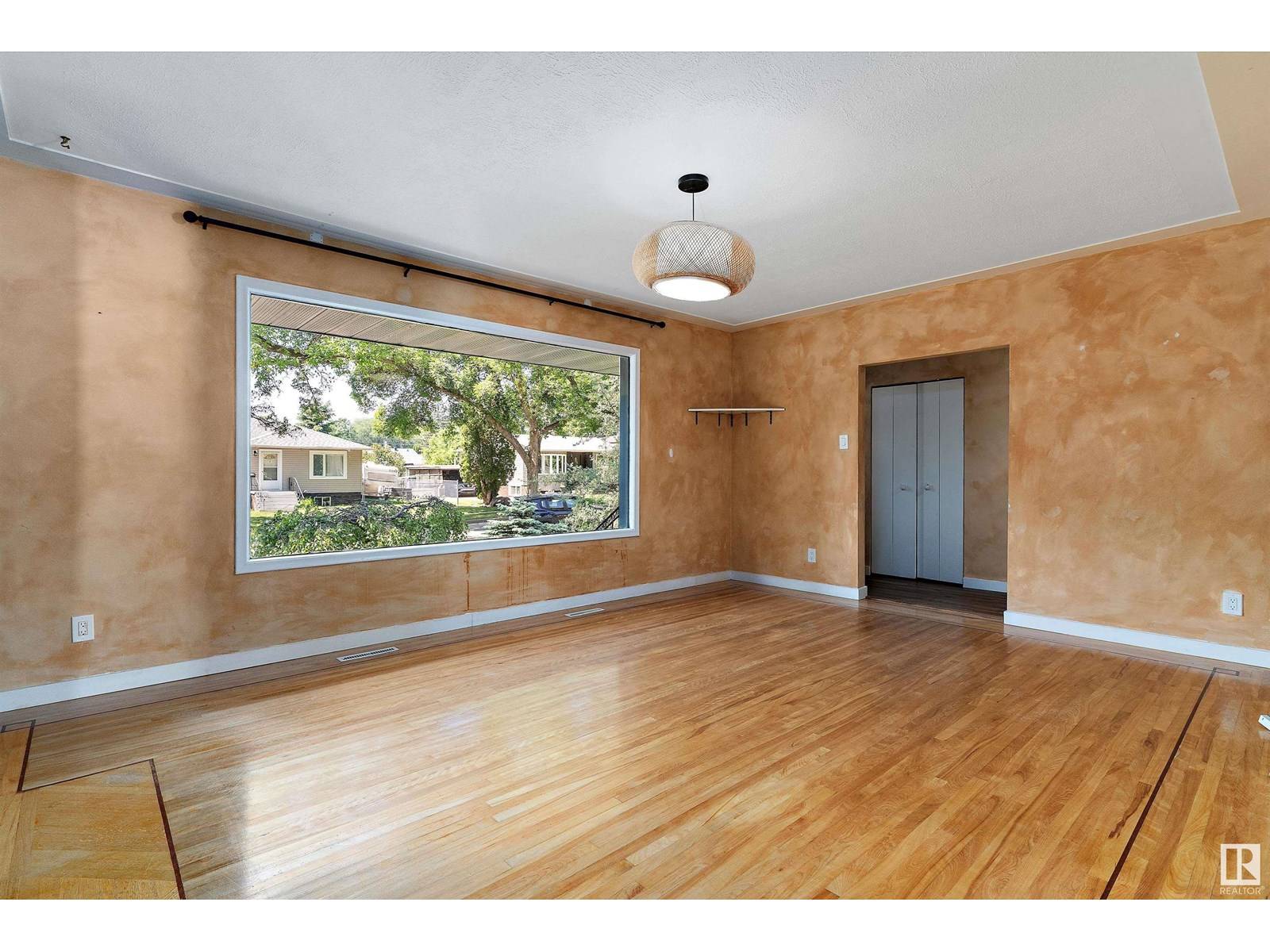 Edmonton, AB T5W3A3,12001 49 ST NW