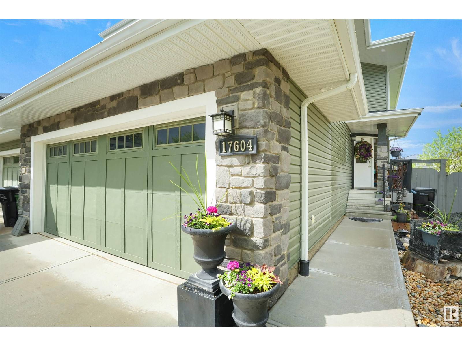 Edmonton, AB T6W1Z8,17604 10 AV SW