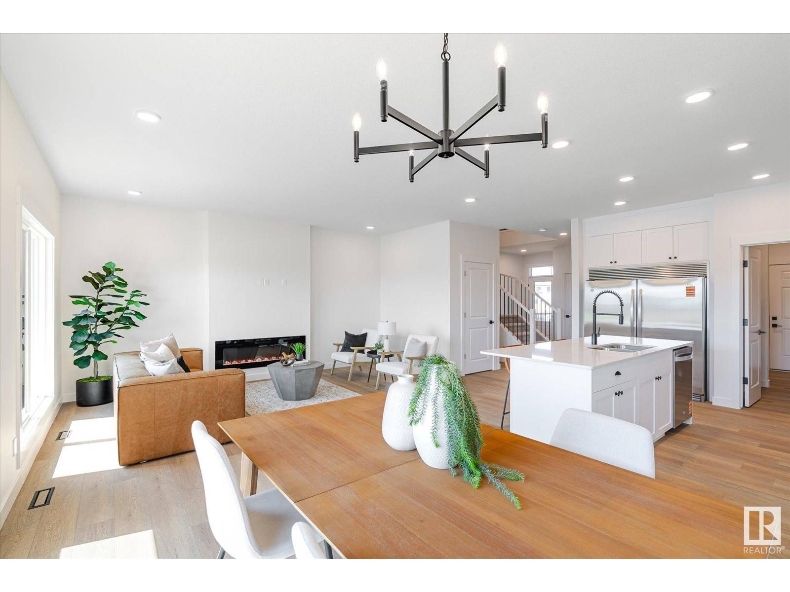 Edmonton, AB T5T7X2,22371 89 AV NW