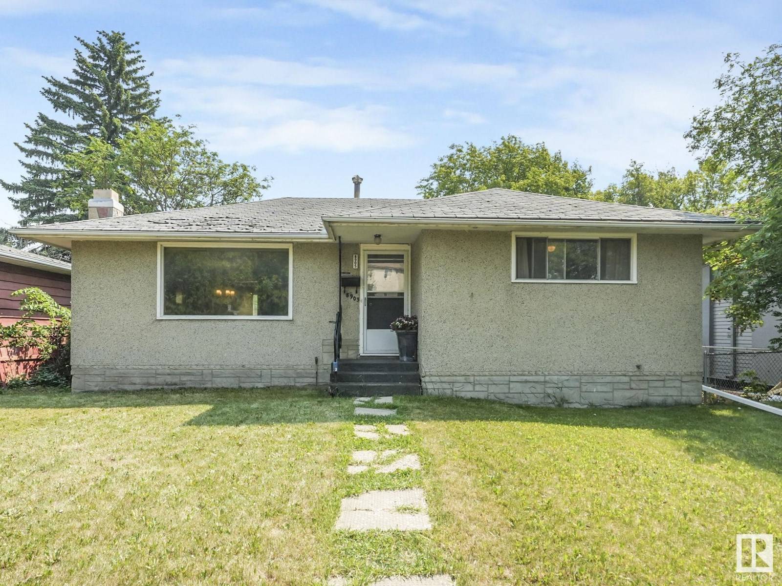 8905 156 ST NW, Edmonton, AB T5R1Y6