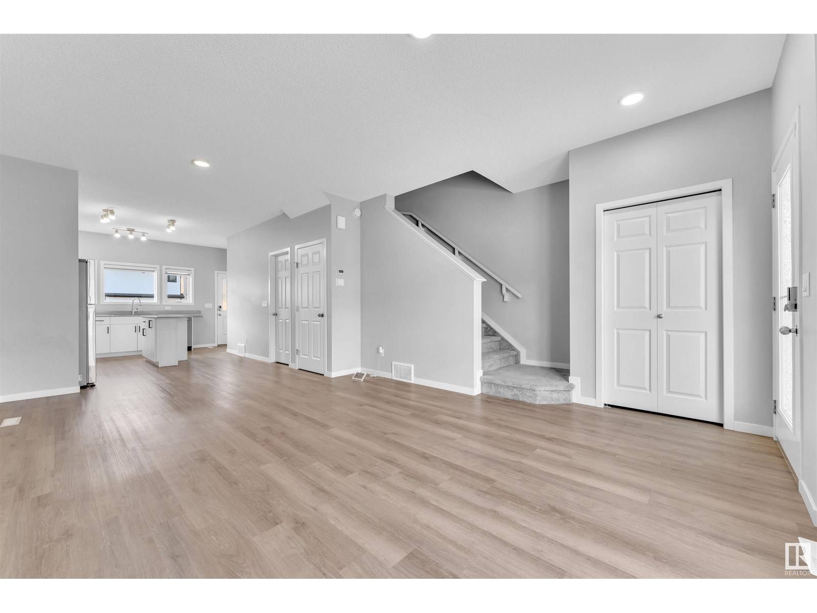 Edmonton, AB T5J3S9,1239 16 AV NW NW