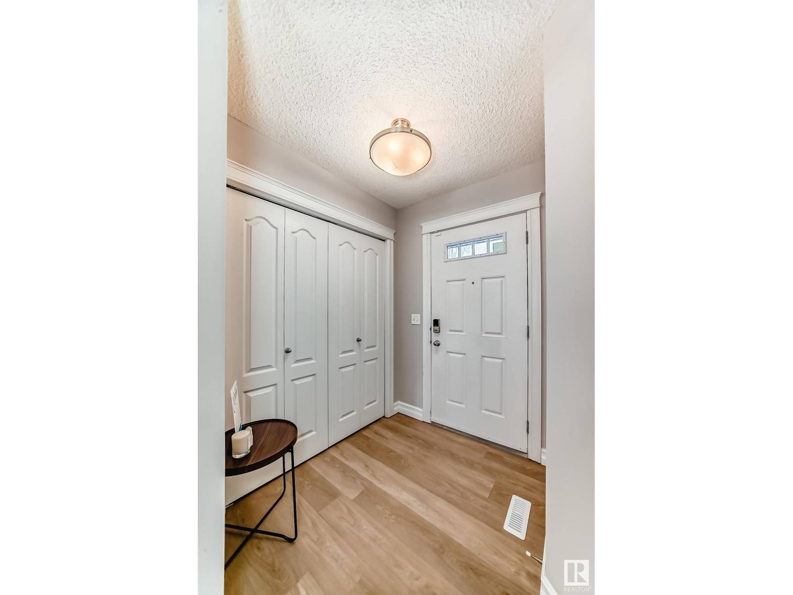 Edmonton, AB T6X1R5,5407 15 AV SW