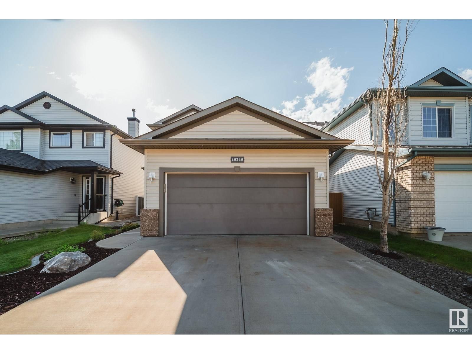 Edmonton, AB T5Y3M4,16215 47 ST NW