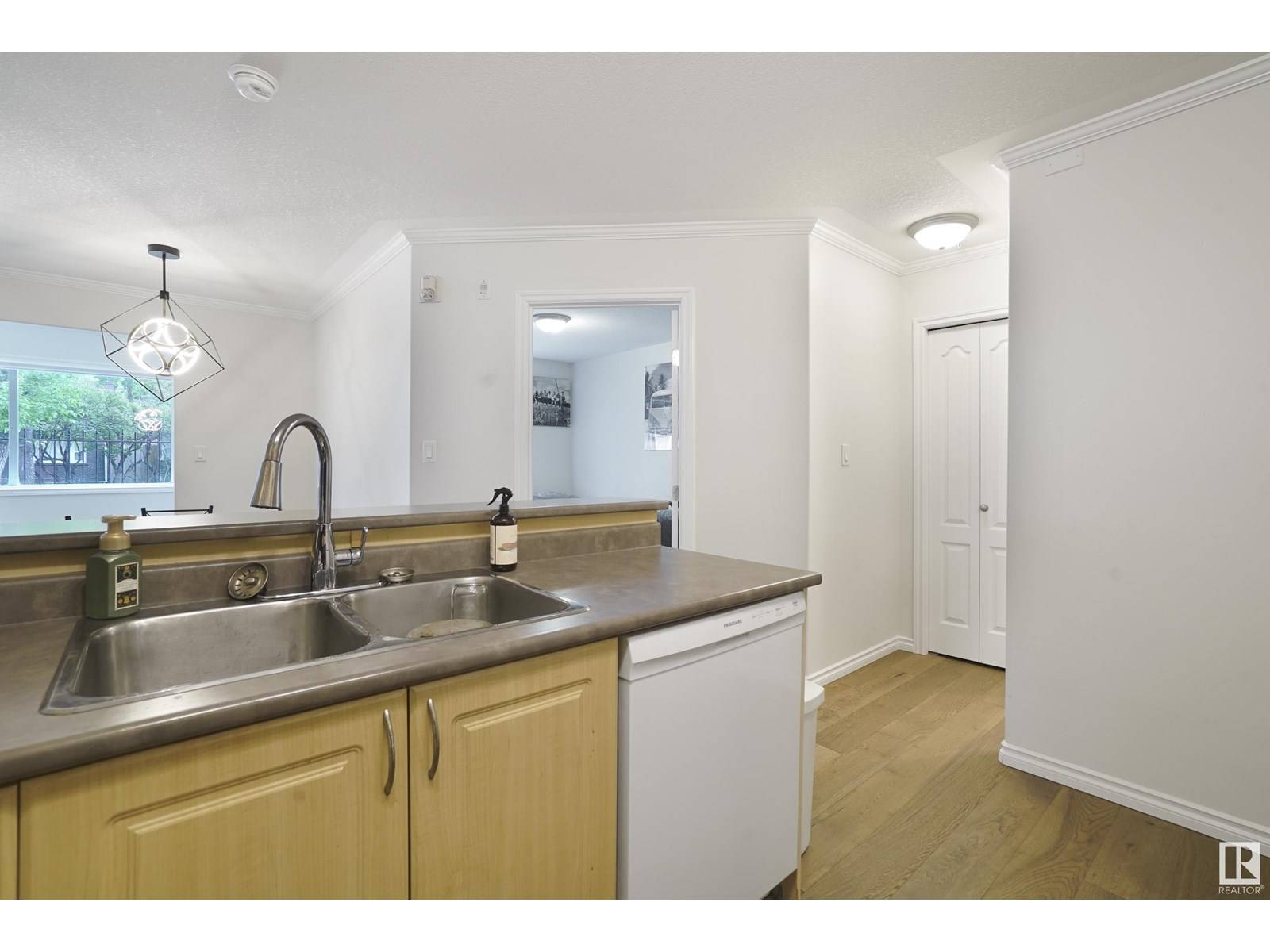 Edmonton, AB T5K2X7,#102 9938 104 ST NW