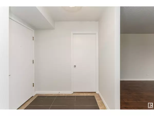 Edmonton, AB T5X1Z8,#1609 10140 120 ST NW