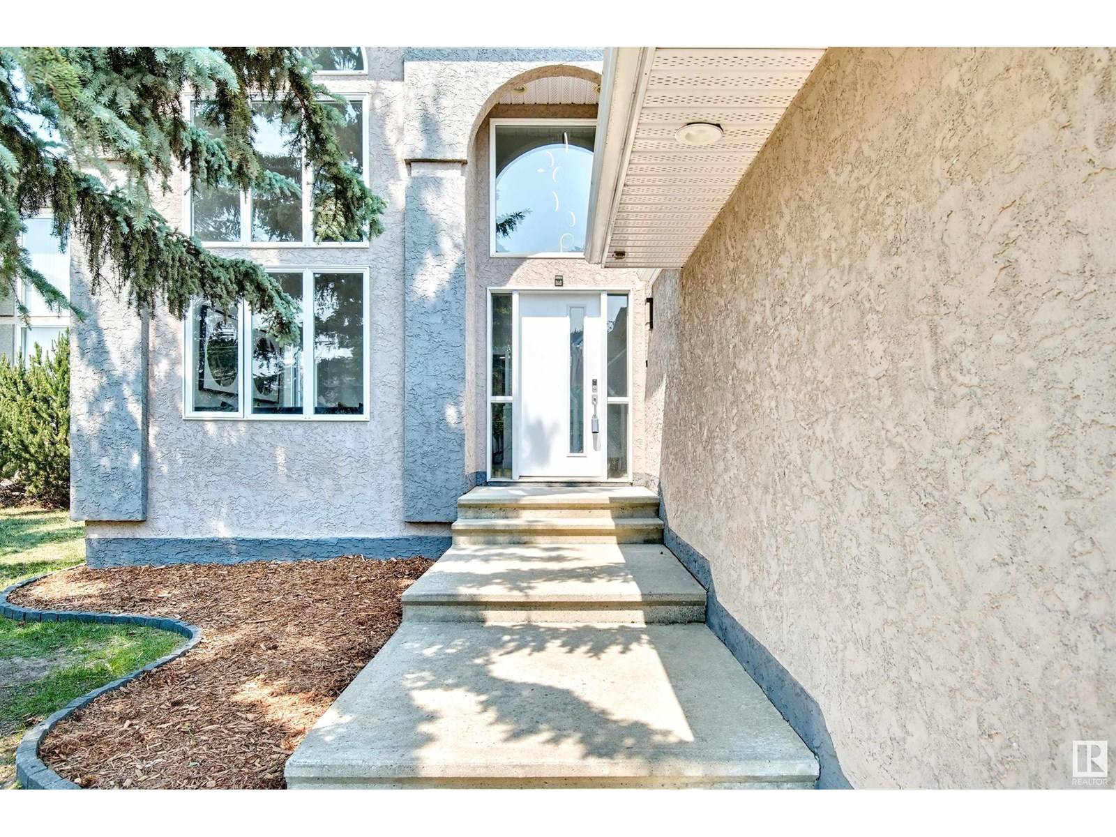 Edmonton, AB T6R2N4,554 BUTTERWORTH WY NW