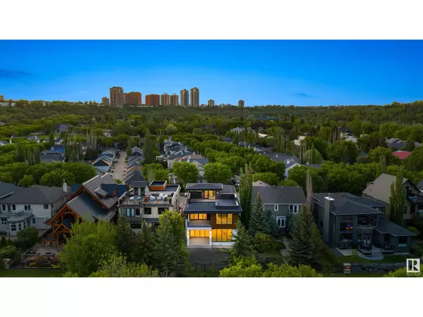 Edmonton, AB T5H4N5,8807 99 AV NW