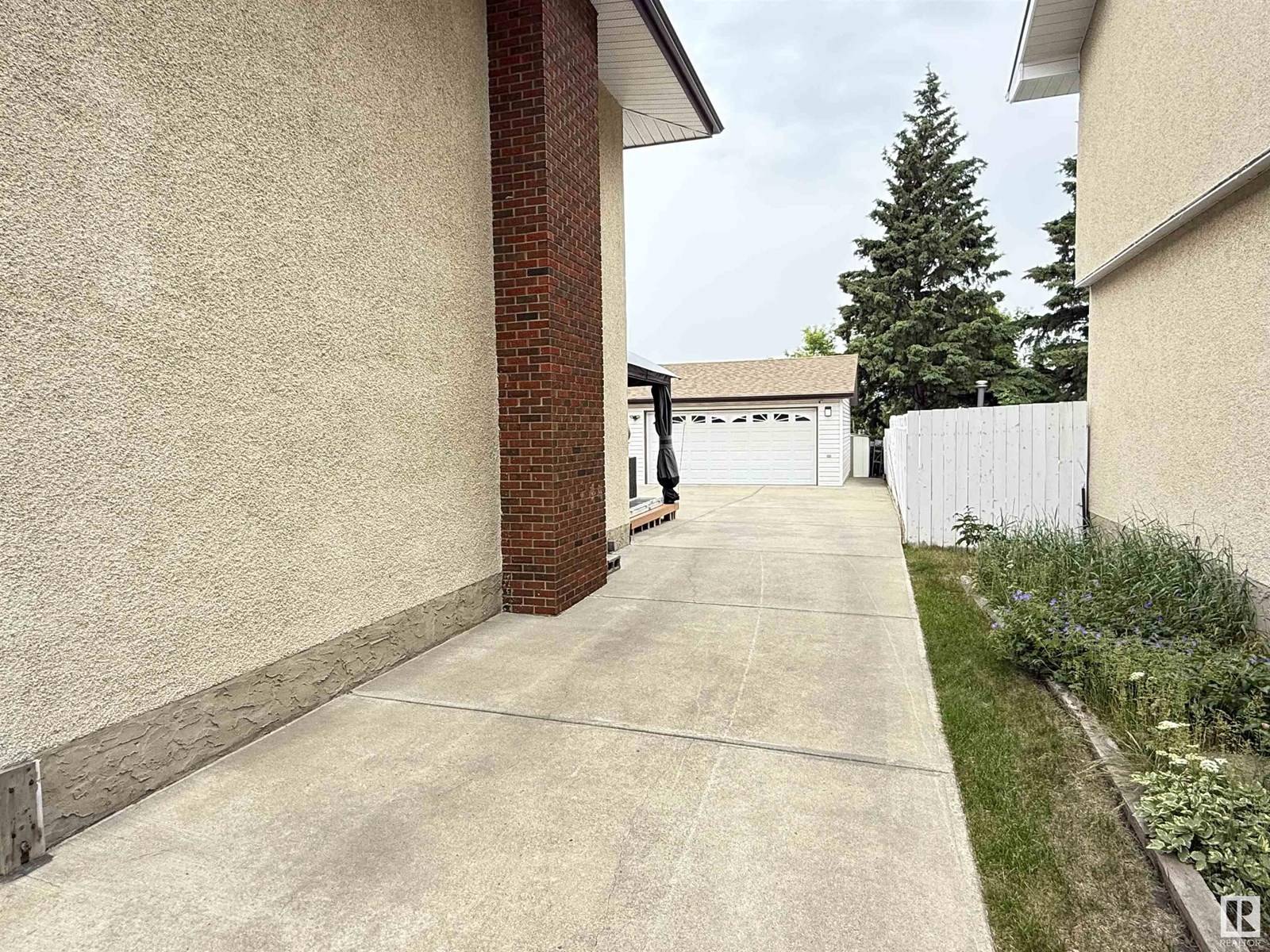 Sherwood Park, AB T8A2L4,4006 GALLOWAY BA