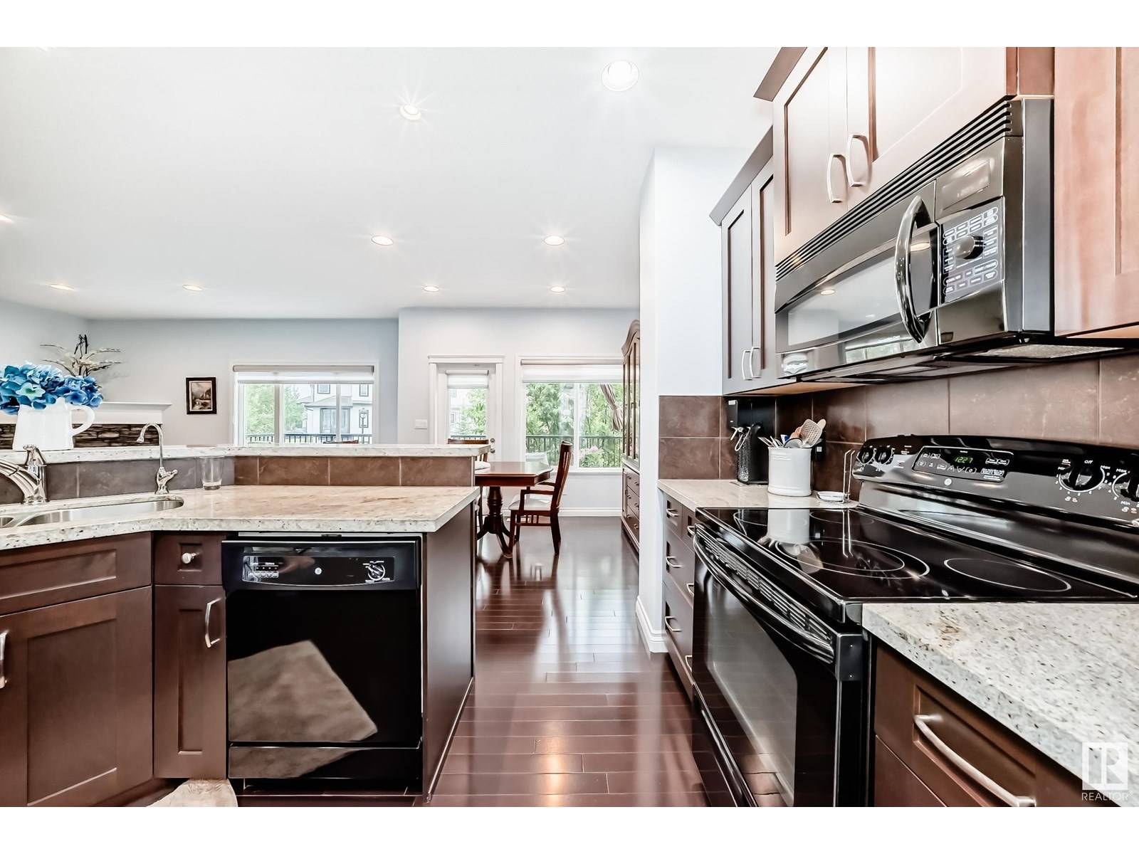Edmonton, AB T6M0M2,1141 HAYS DR NW