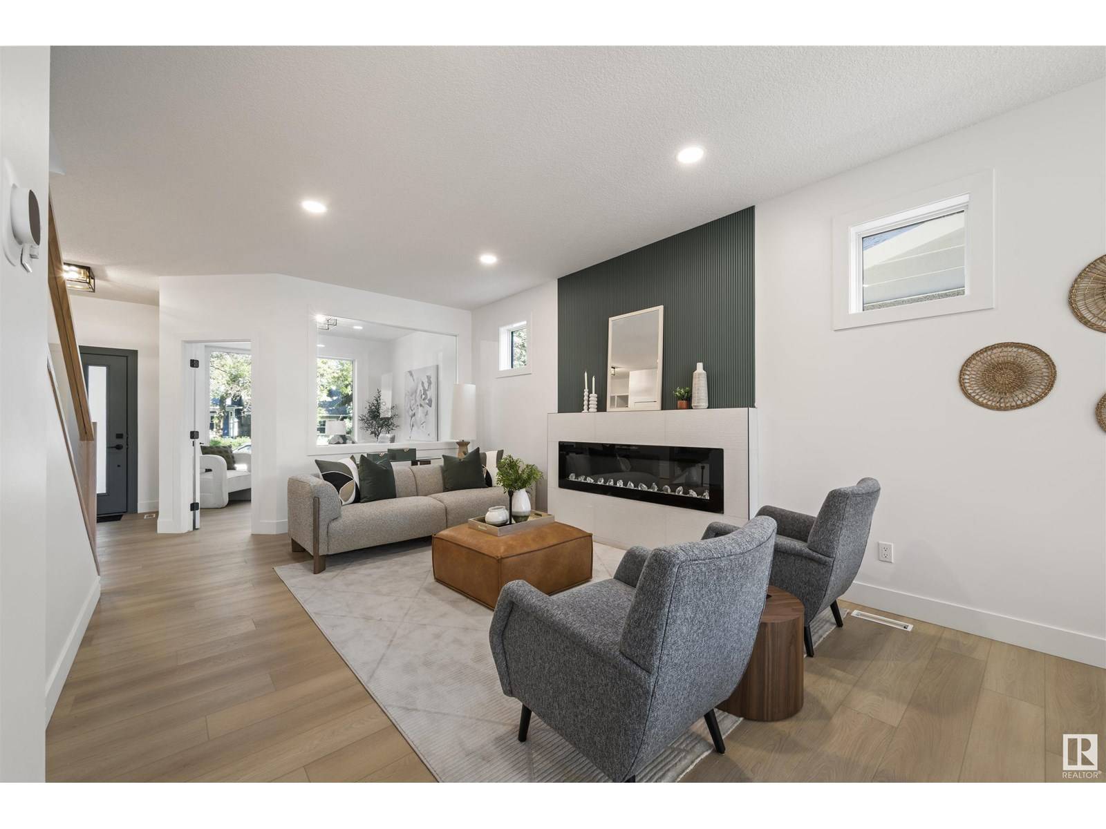 Edmonton, AB T5M0T6,11230 127 ST NW