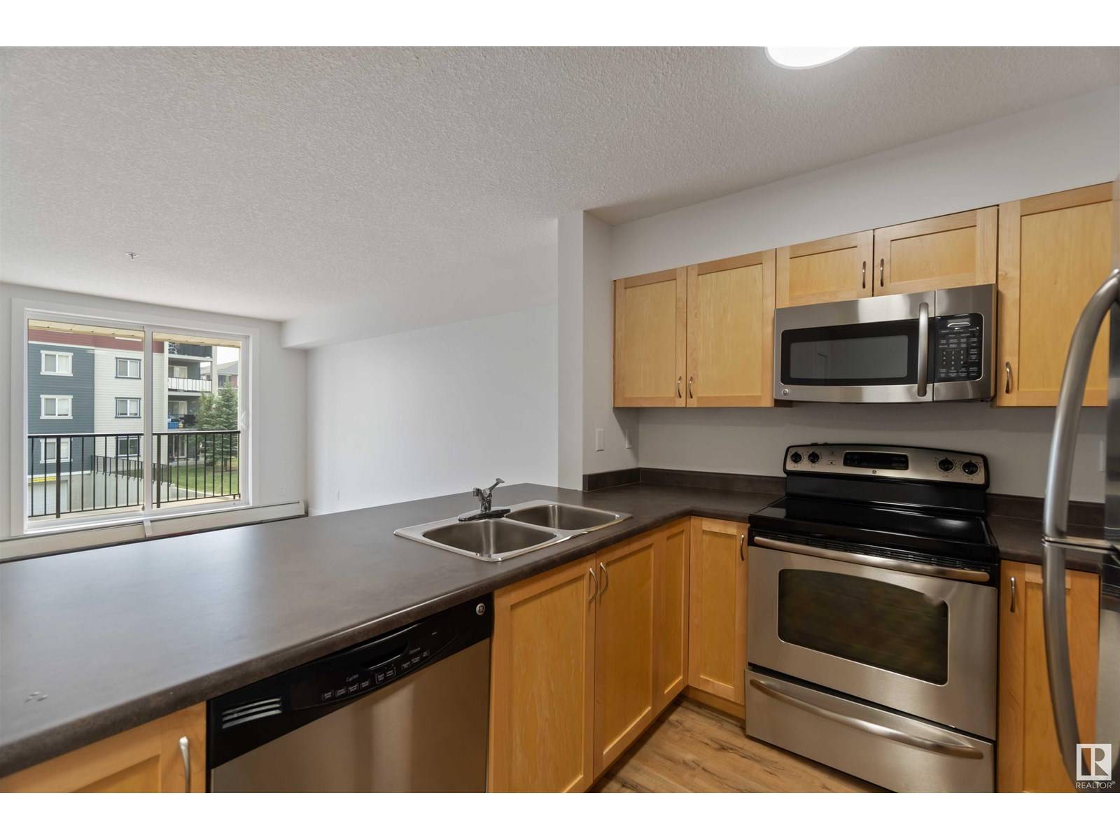 Edmonton, AB T6R0N6,#203 920 156 ST NW