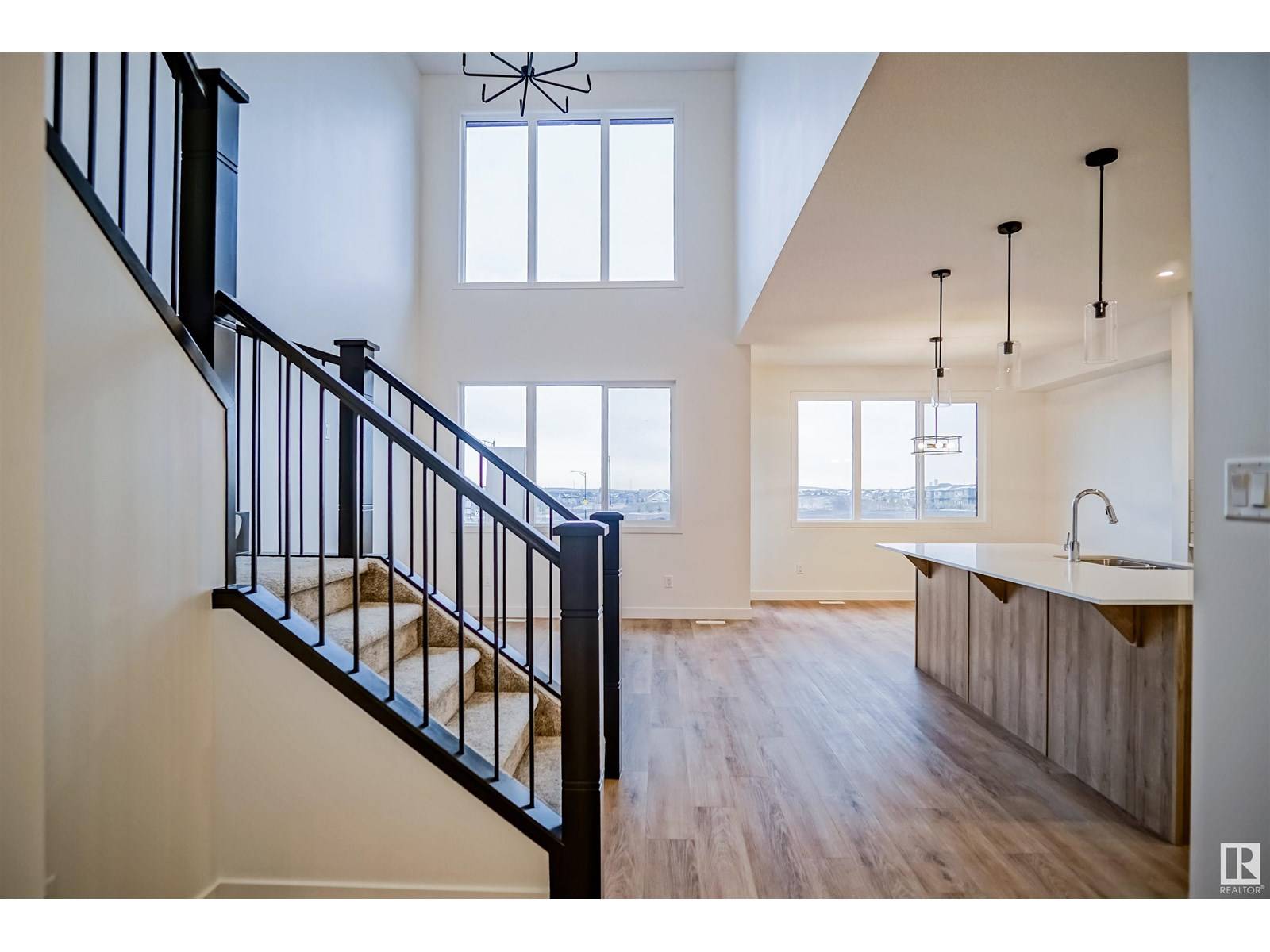 Edmonton, AB T6W4X8,1604 11 AV NW