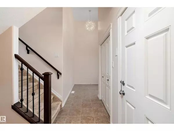 Edmonton, AB T6C0K7,#23 2815 34 AV NW