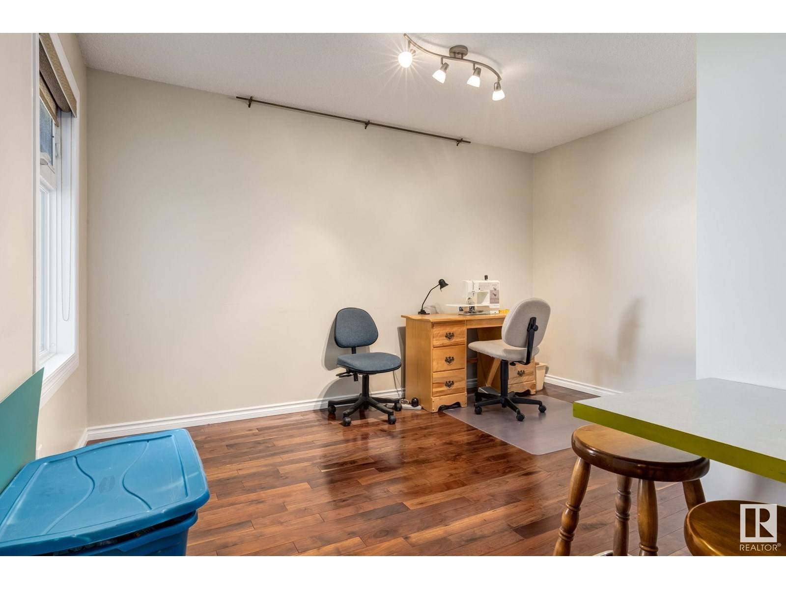Edmonton, AB T6L6H4,1522 54 ST NW